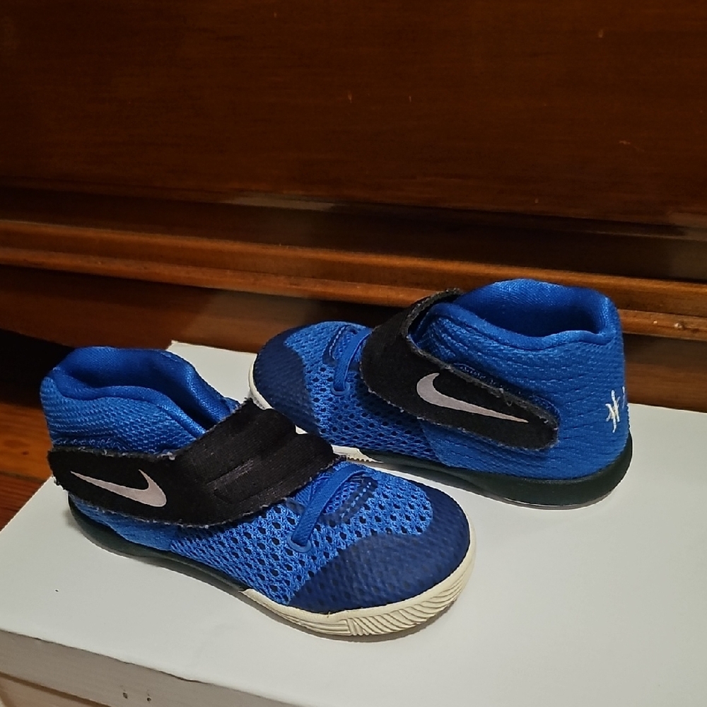 Nike Kids Blue and Black Sneakers